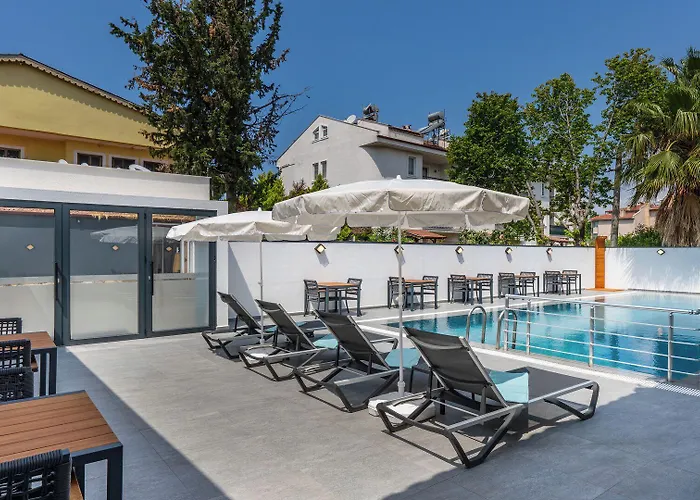 Skykhan Hotel *