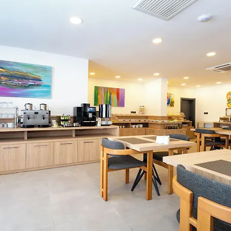 Skykhan Hotell *